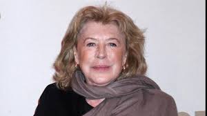 Marianne Soldiers On, A Real Trooper